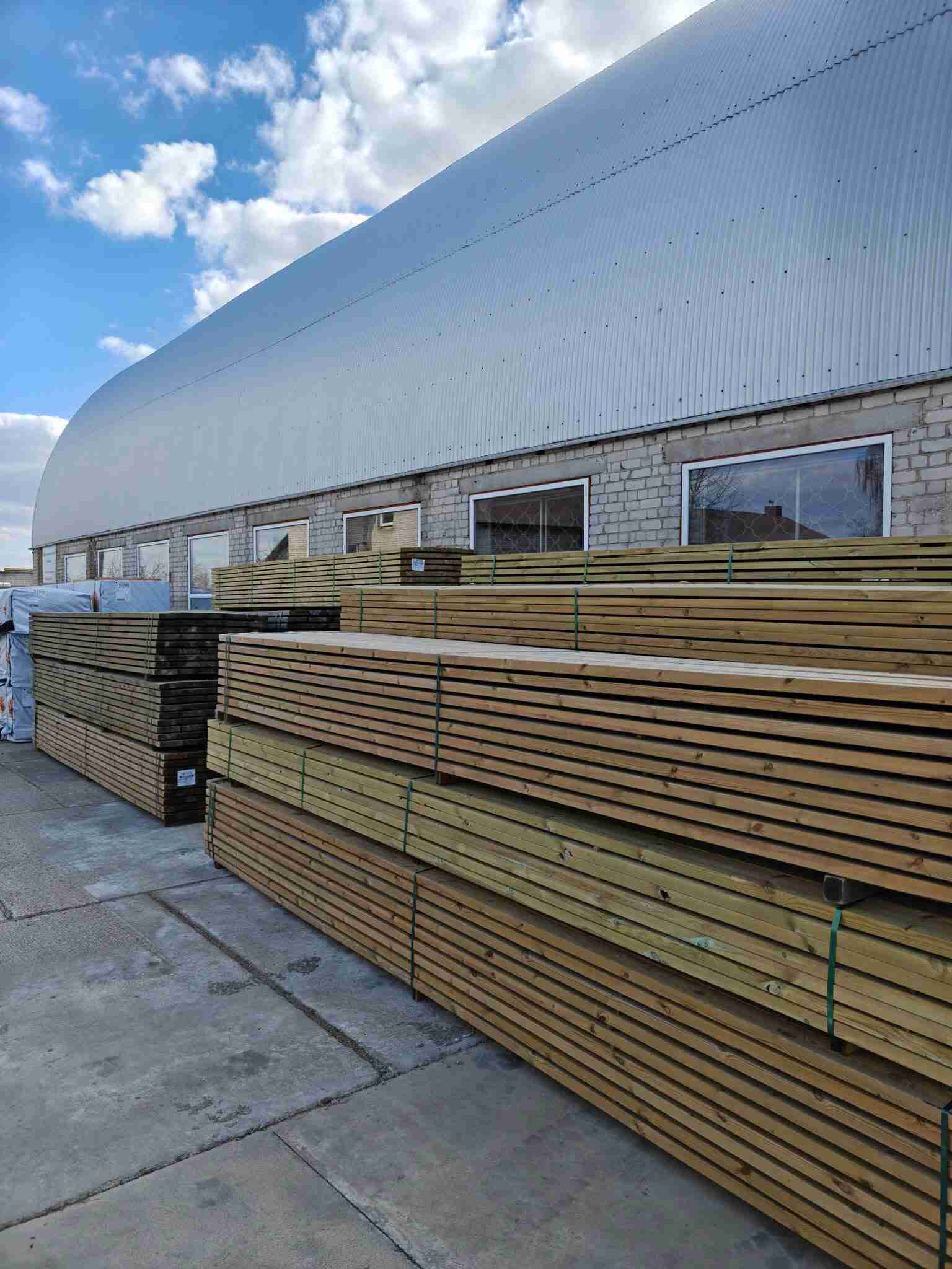 Kalibruotos konstrukcinės medienos sandėlis – Lentvario Mediena